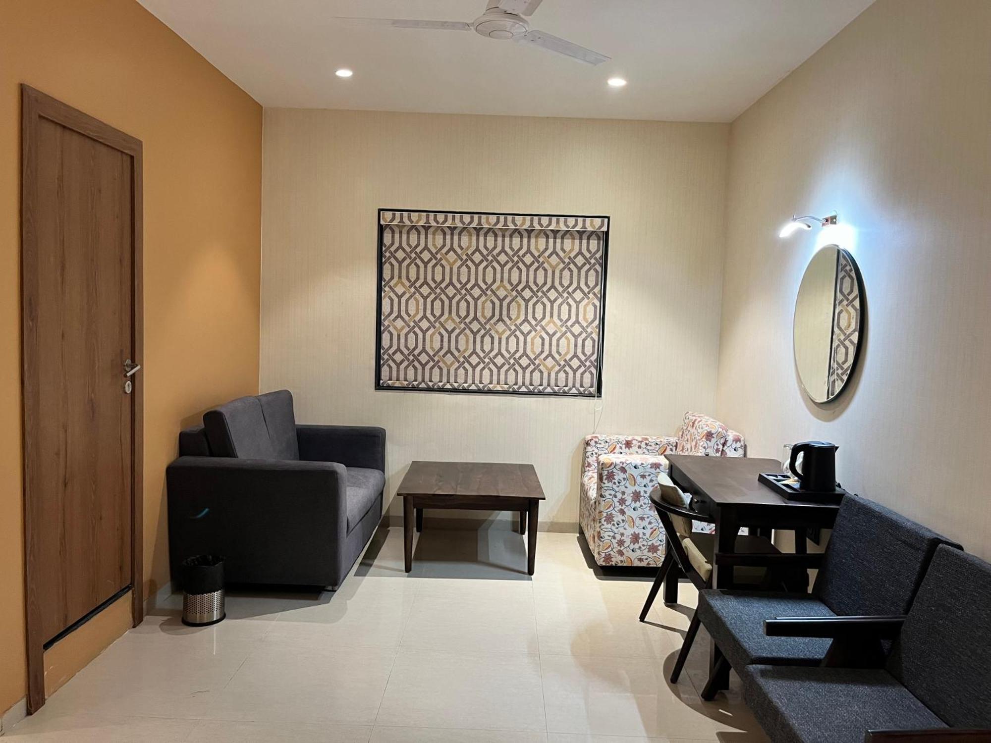 Hotel Avenue Plaza Mundra المظهر الخارجي الصورة