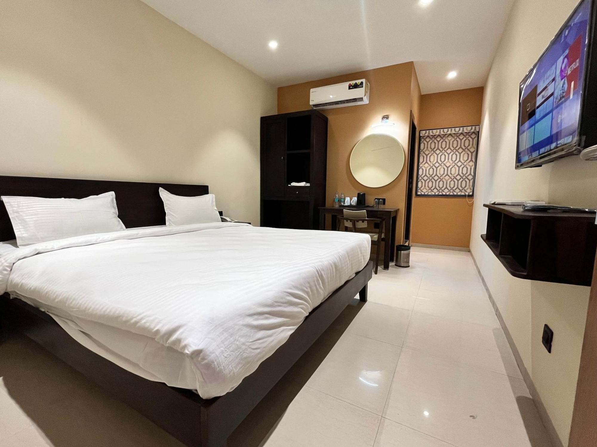 Hotel Avenue Plaza Mundra المظهر الخارجي الصورة
